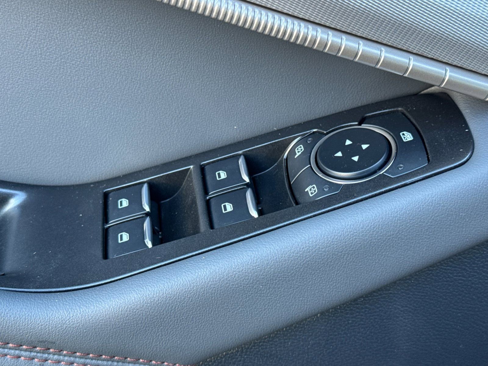 New 2025 Ford Explorer Active w/ Active Comfort Package image 11