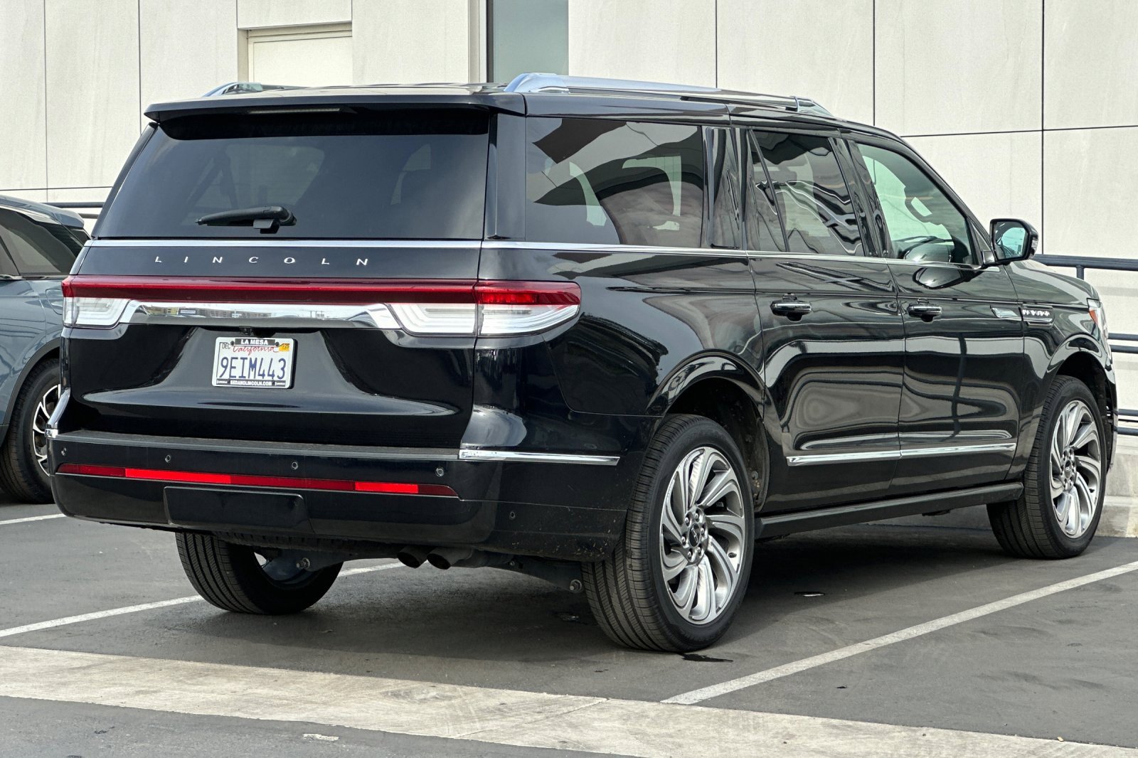 Used 2022 Lincoln Navigator L Reserve image 3