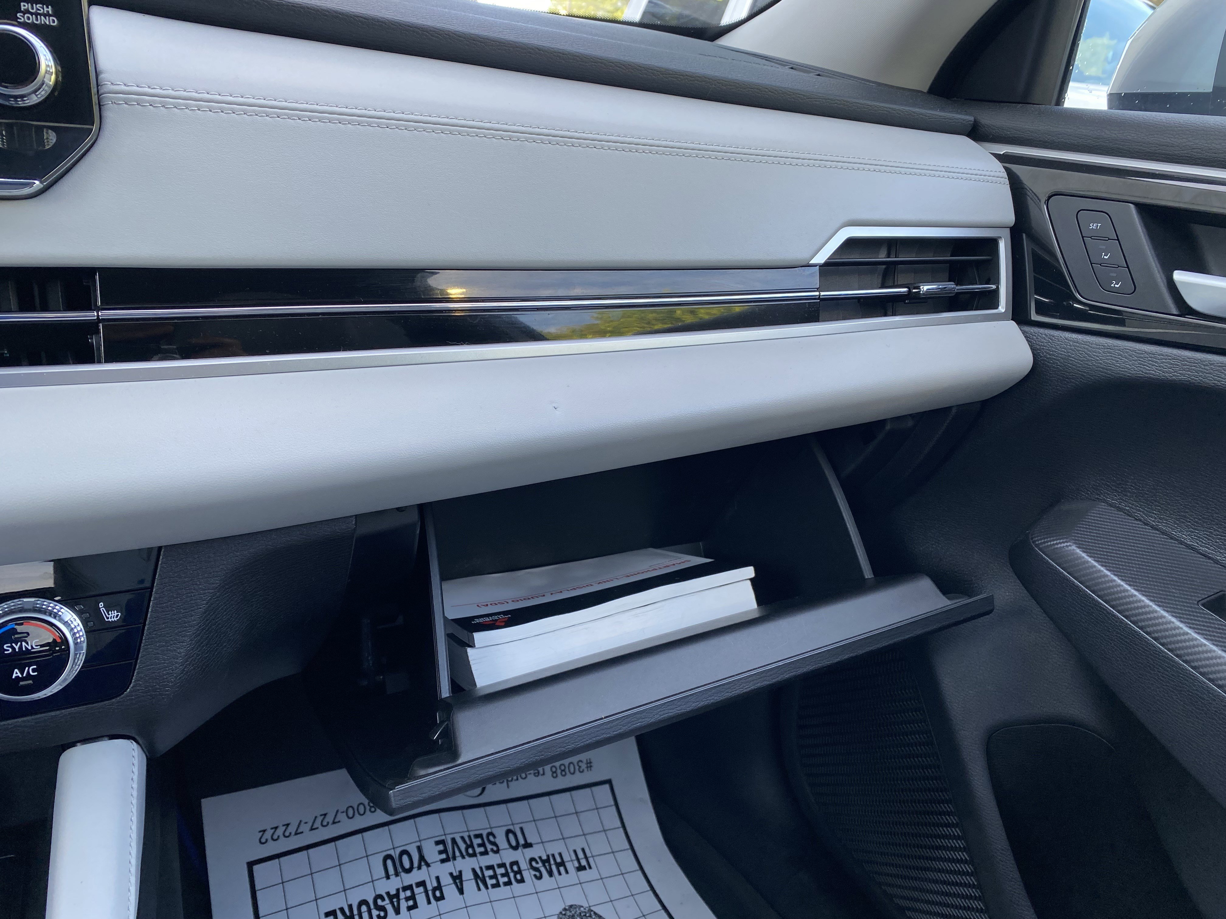 Used 2024 Mitsubishi Outlander 4WD Plug-In Hybrid image 32