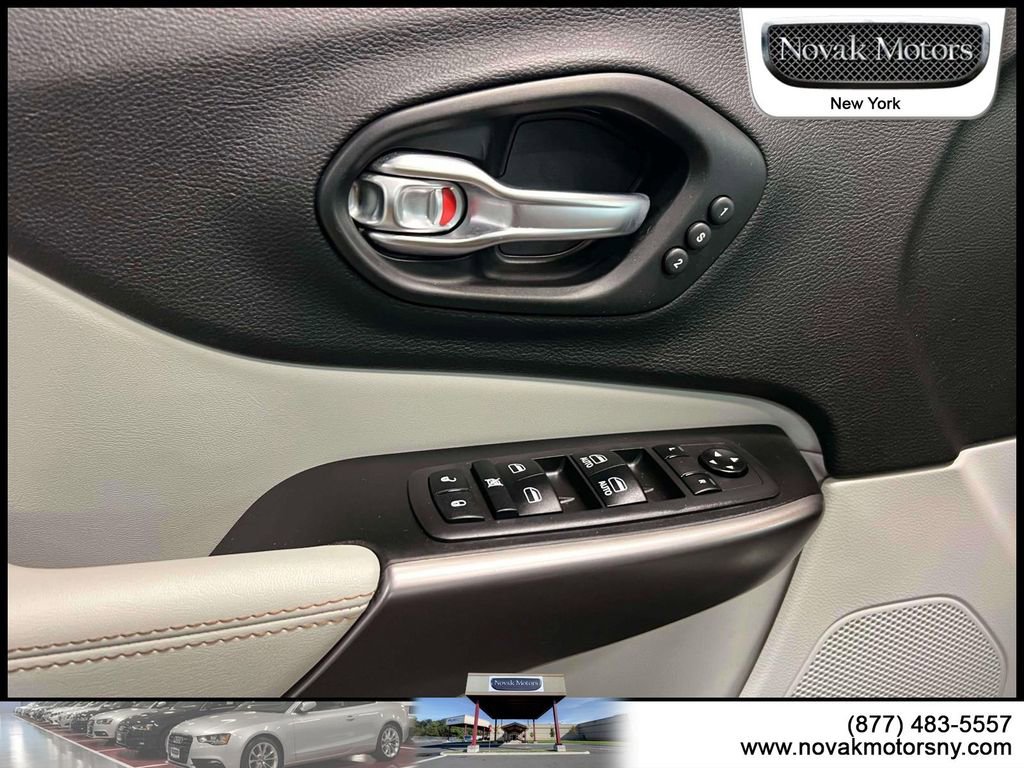 Used 2021 Jeep Cherokee Limited image 18