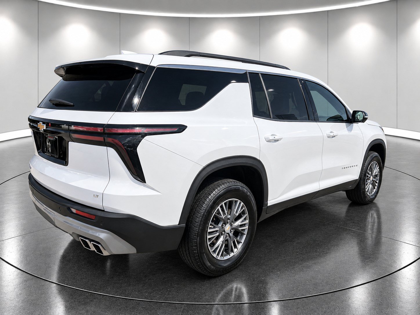 Used 2024 Chevrolet Traverse LT FWD image 4