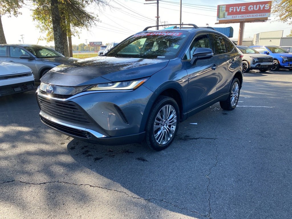 Used 2022 Toyota Venza XLE image 3