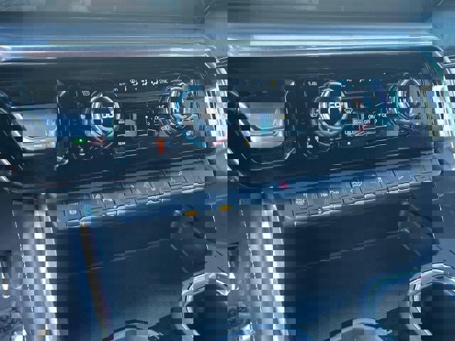 Used 2024 GMC Sierra 2500 Denali Ultimate image 16