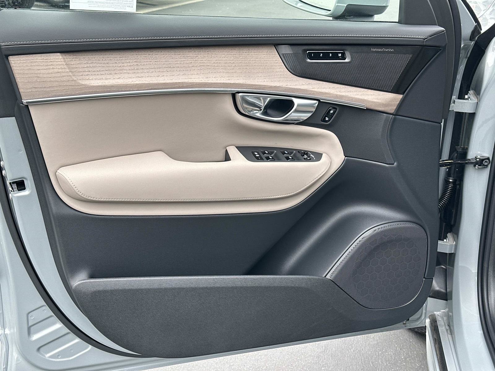 New 2026 Volvo XC90 T8 Plus AWD/4WD image 11
