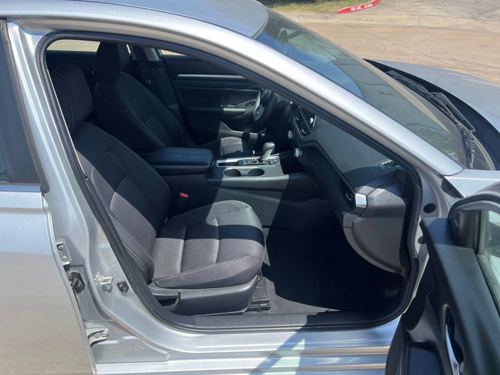 Used 2022 Nissan Altima 2.5 SV FWD image 16