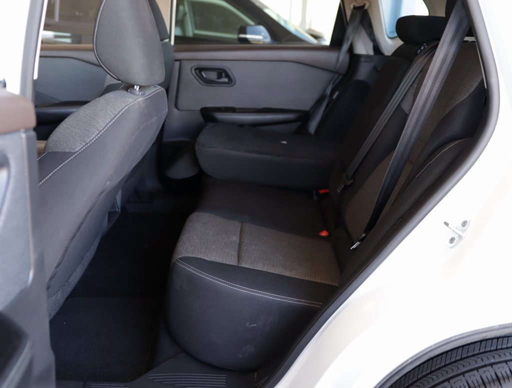 Used 2022 Nissan Rogue S image 23