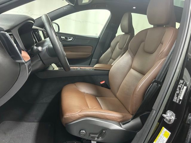 Used 2023 Volvo XC60 T8 Plus image 9
