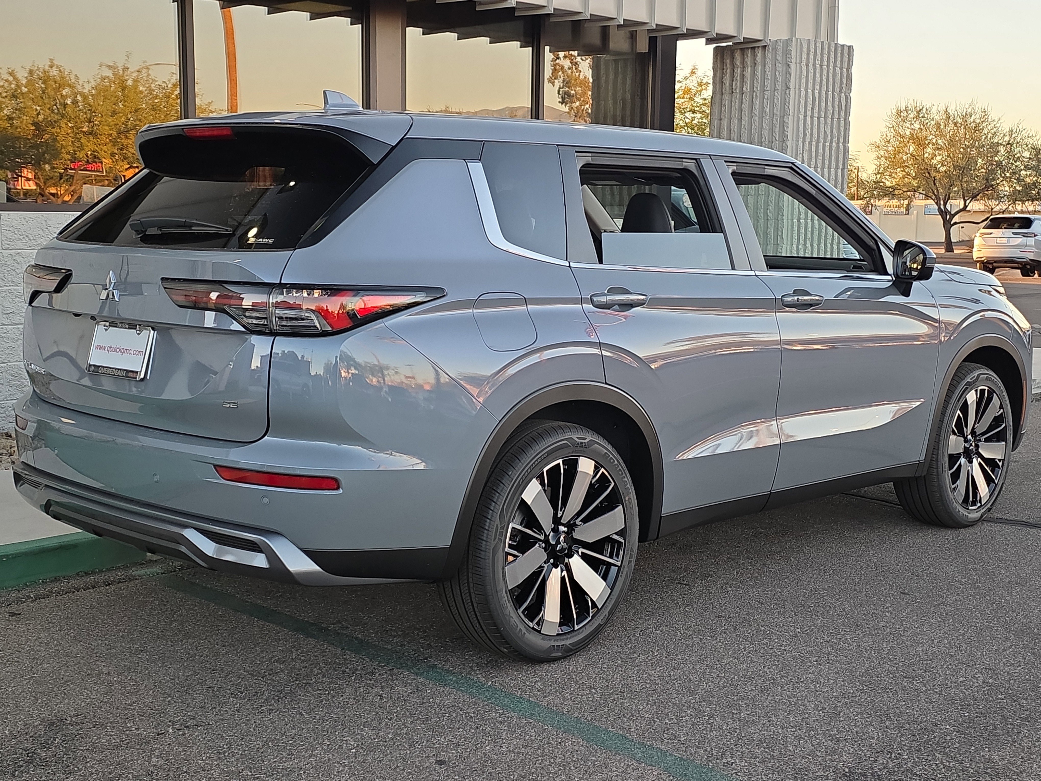 New 2025 Mitsubishi Outlander SE image 4