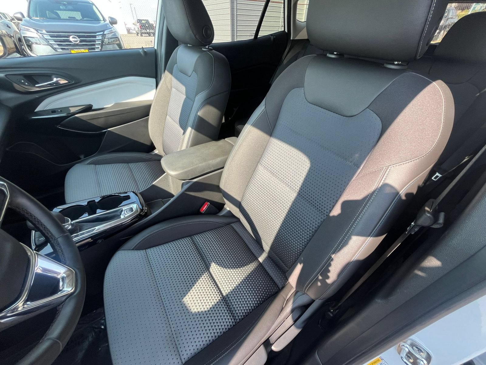 Used 2025 Chevrolet Trax LT w/ LT Convenience Package FWD image 36