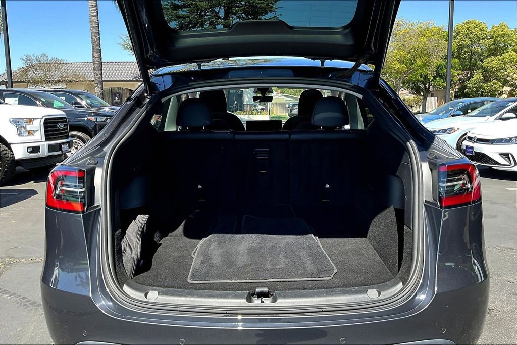Used 2022 Tesla Model Y Long Range image 24
