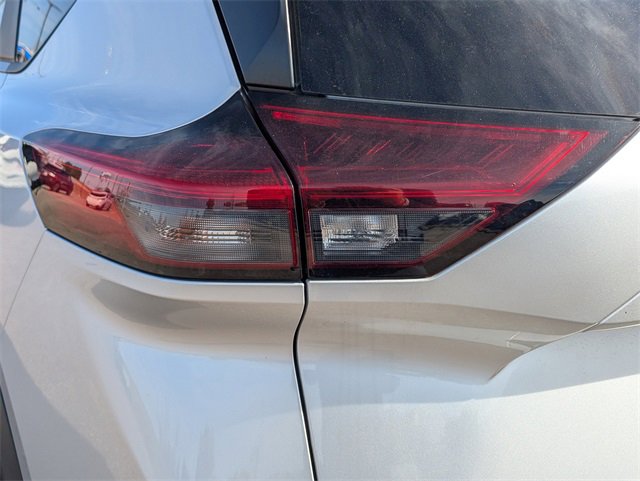 Used 2024 Nissan Rogue S image 17