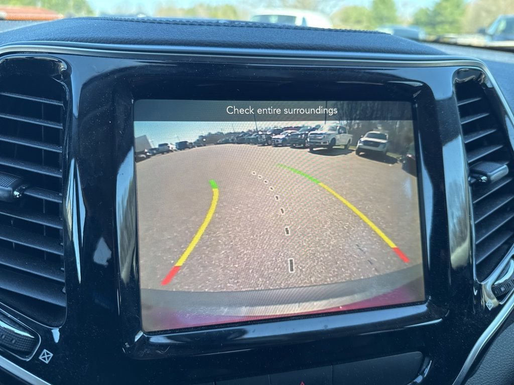 Used 2019 Jeep Cherokee Limited image 19