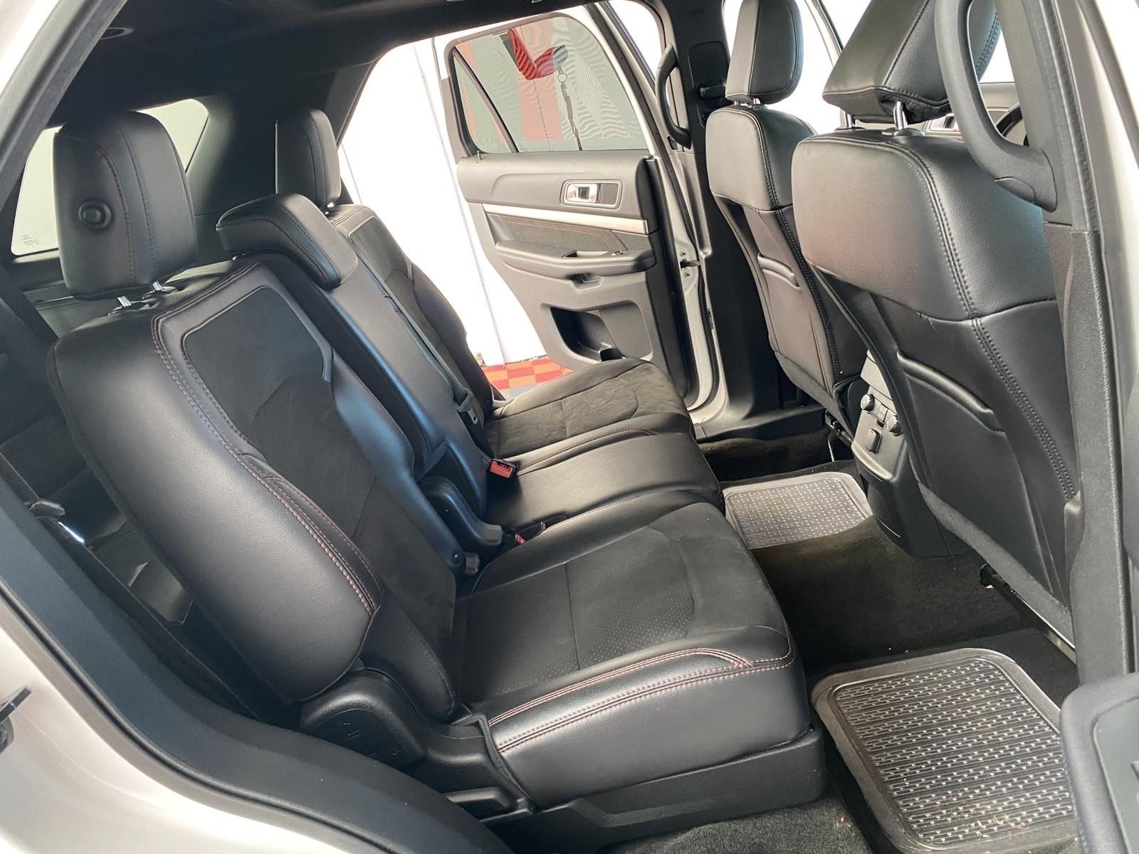 Used 2018 Ford Explorer XLT w/ Equipment Group 202A AWD/4WD image 12