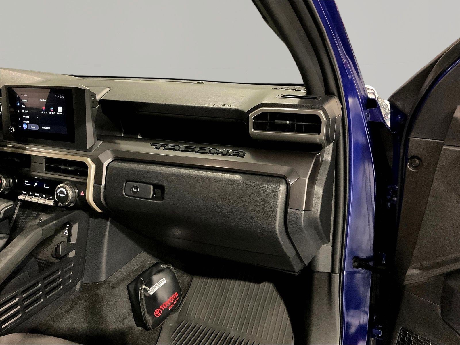 Used 2025 Toyota Tacoma SR5 AWD/4WD image 26