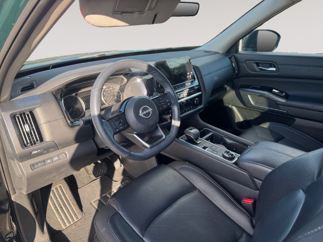 Used 2024 Nissan Pathfinder SL AWD/4WD image 8