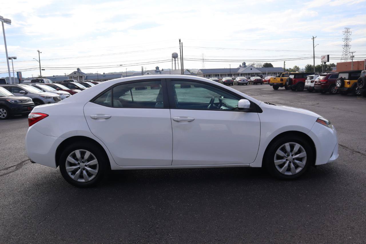 Used 2015 Toyota Corolla LE FWD image 6