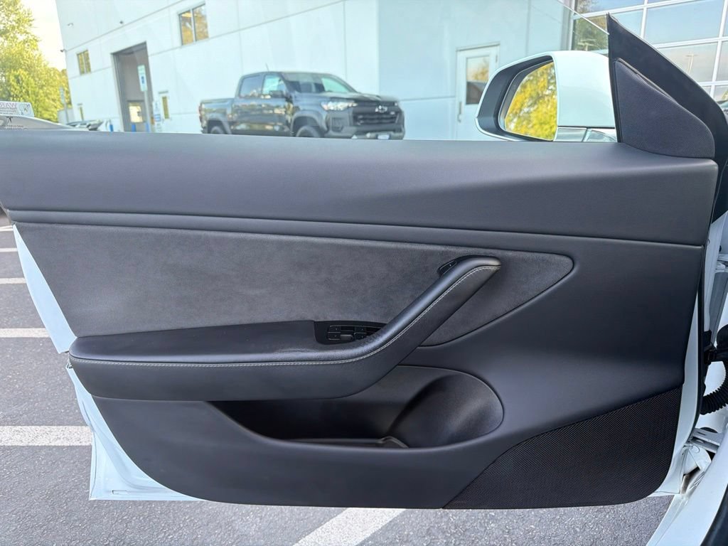 Used 2018 Tesla Model 3 Long Range RWD image 10