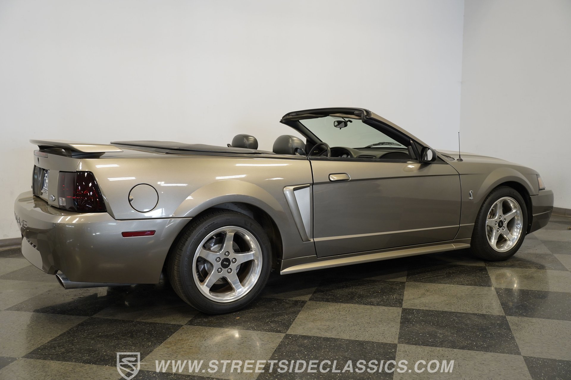 Used 2001 Ford Mustang Cobra RWD image 14