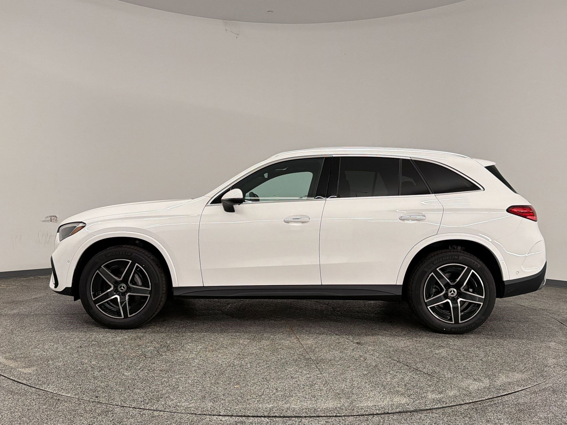 Used 2026 Mercedes-Benz GLC 300 image 2