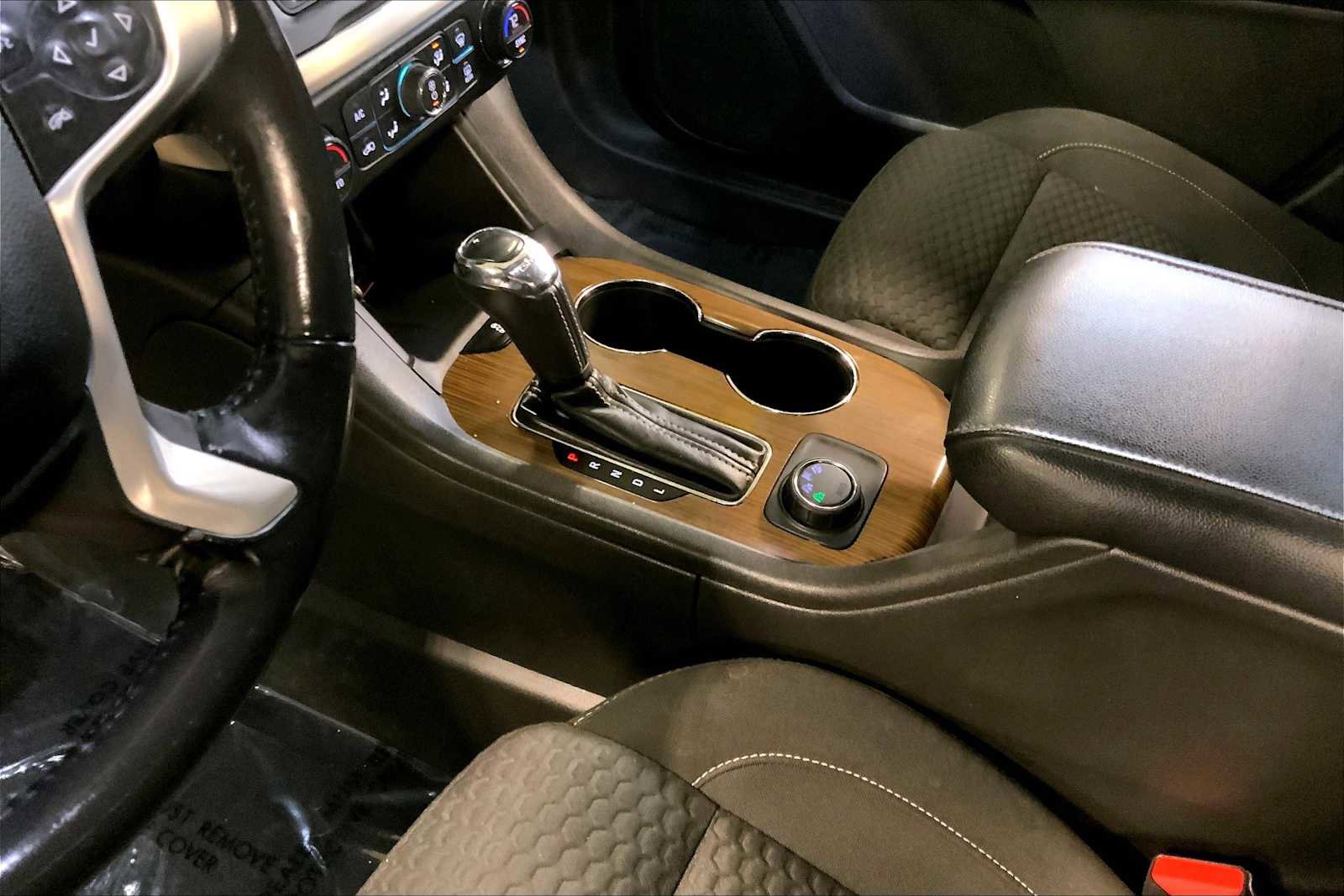 Used 2018 GMC Acadia SLE image 16