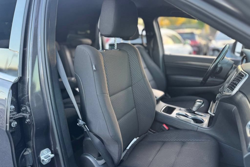 Used 2021 Jeep Grand Cherokee Laredo RWD image 15