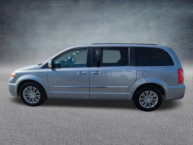 Used 2014 Chrysler Town & Country Touring-L w/ Driver Convenience Group image 6