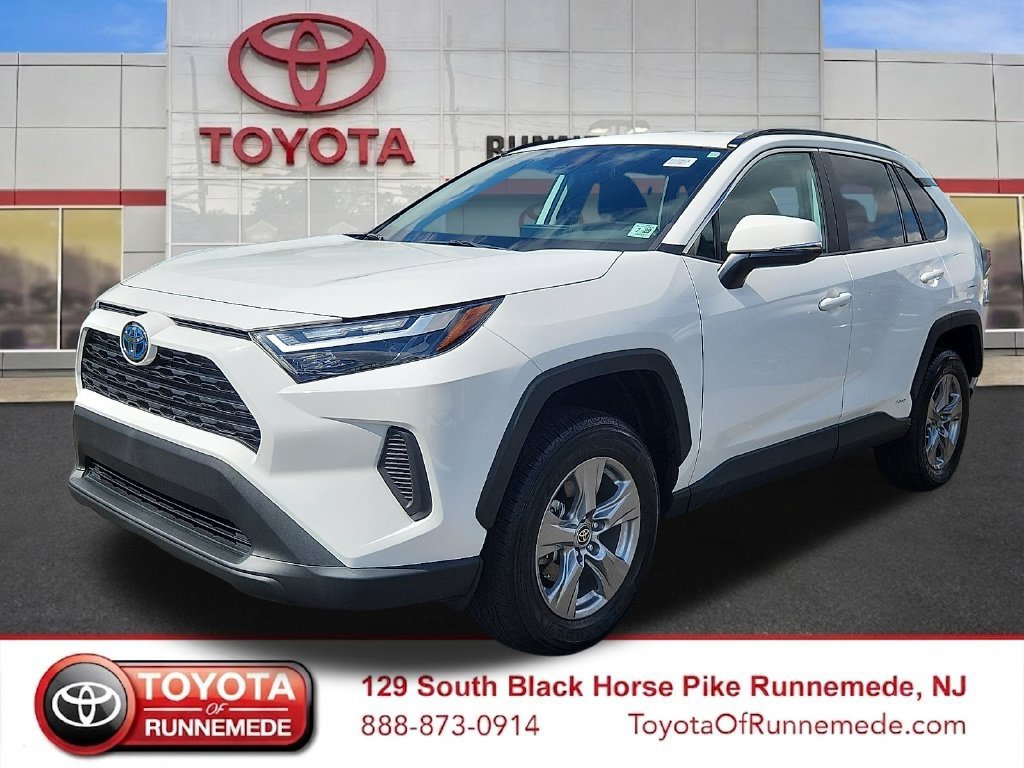 Certified 2024 Toyota RAV4 XLE AWD/4WD image 3