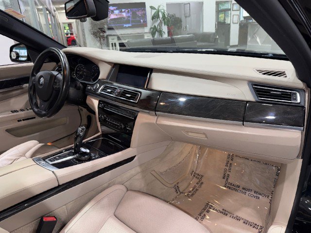 Used 2014 BMW 750i RWD image 68