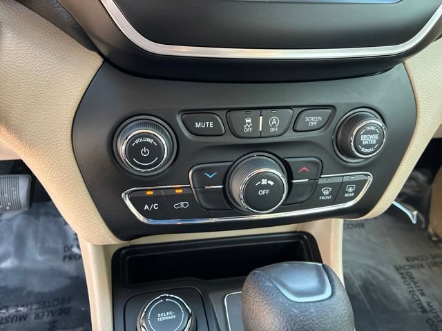 Used 2019 Jeep Cherokee Latitude w/ Popular Appearance Group AWD/4WD image 13