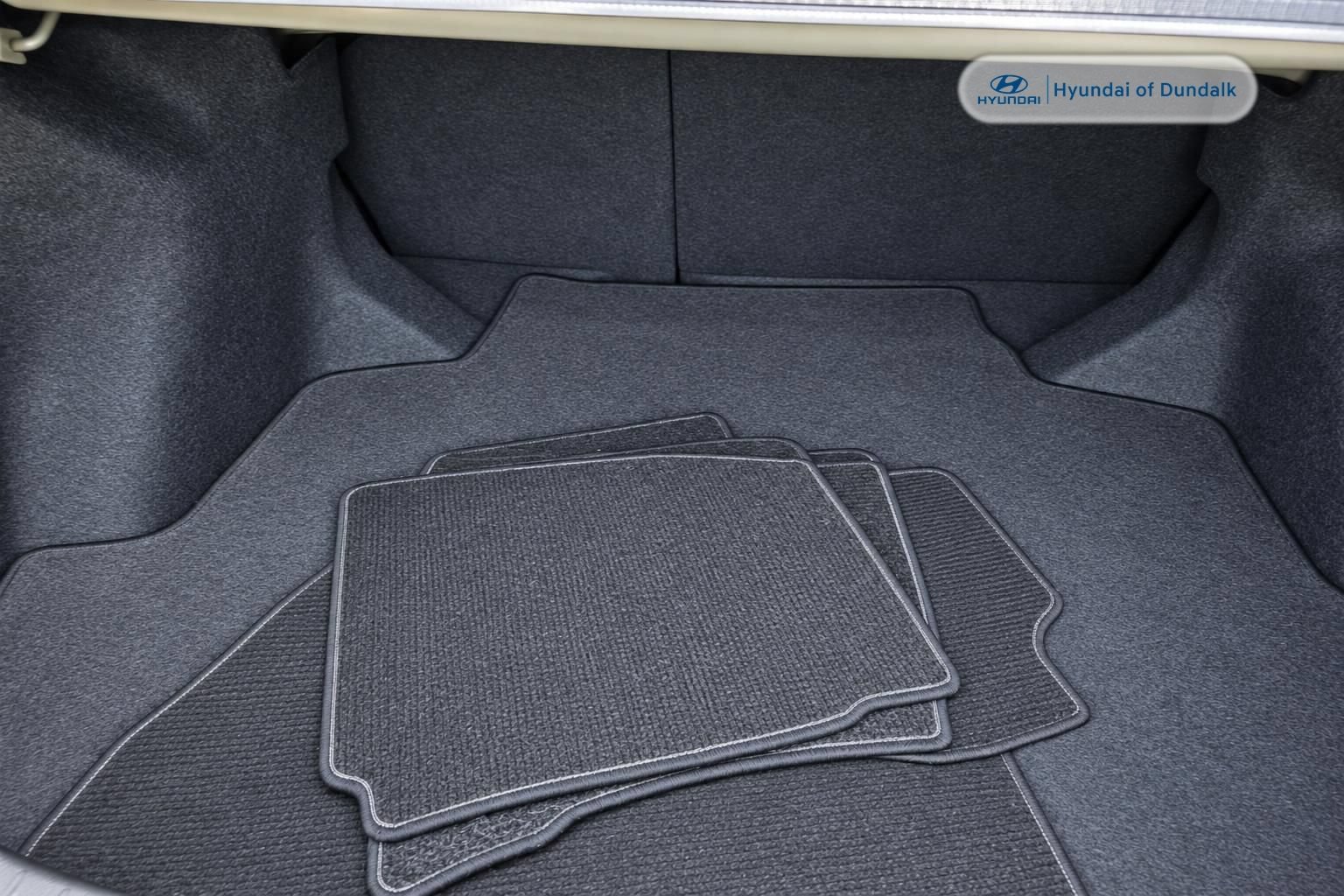 Used 2017 Toyota Corolla LE w/ Carpet Mat Package (TMS) FWD image 11