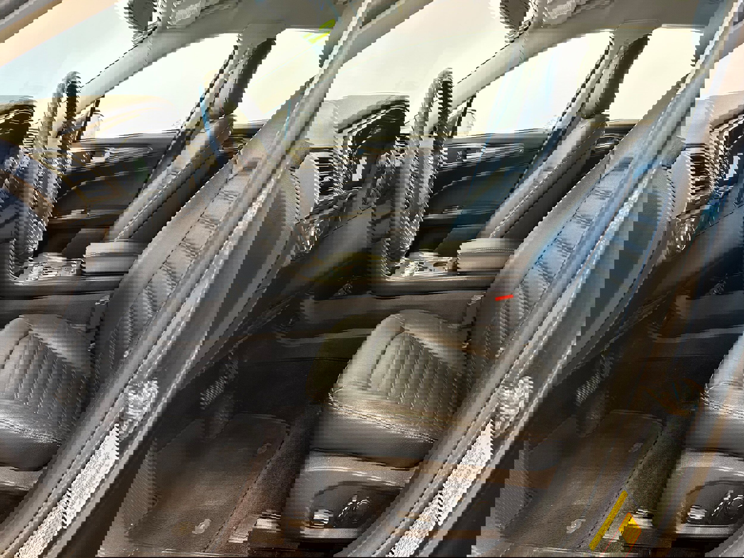 Used 2017 Ford Fusion SE w/ Fusion SE Technology Package image 11