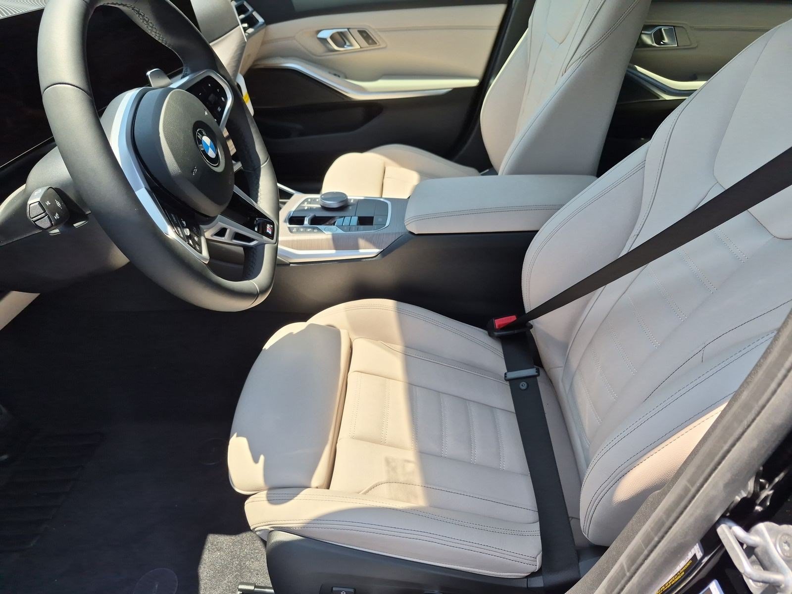 Used 2026 BMW 330i xDrive Sedan w/ M Sport Package AWD/4WD image 16