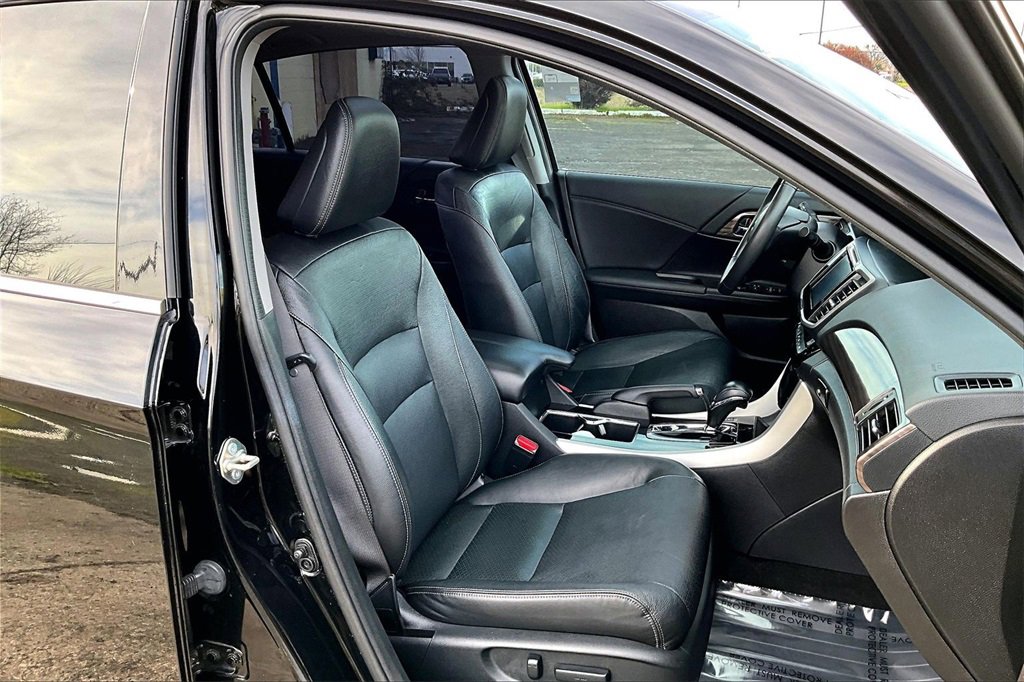 Used 2017 Honda Accord EX-L image 10