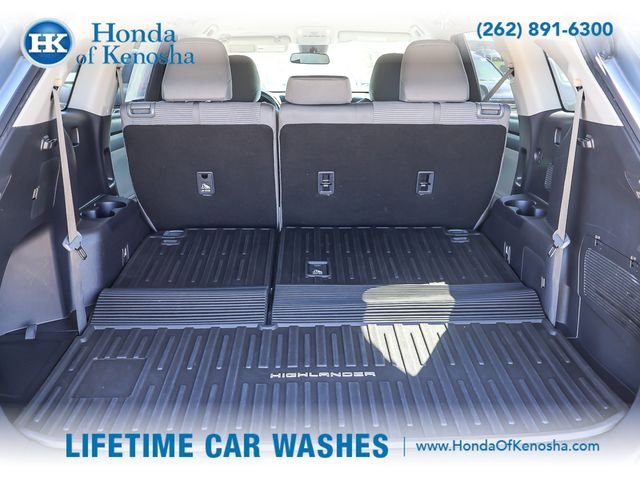 Used 2022 Toyota Highlander LE AWD/4WD image 20