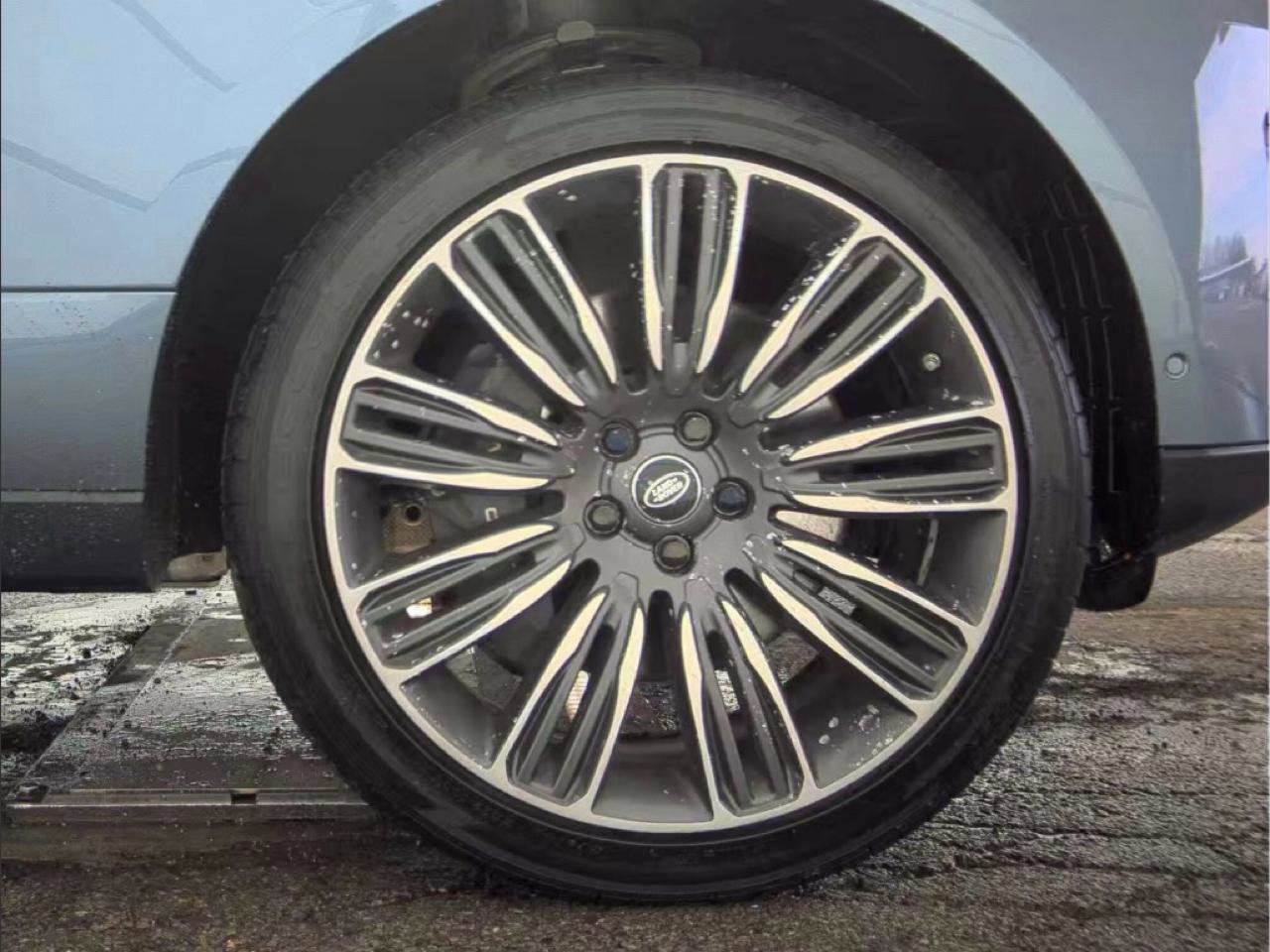 Used 2020 Land Rover Range Rover HSE image 10