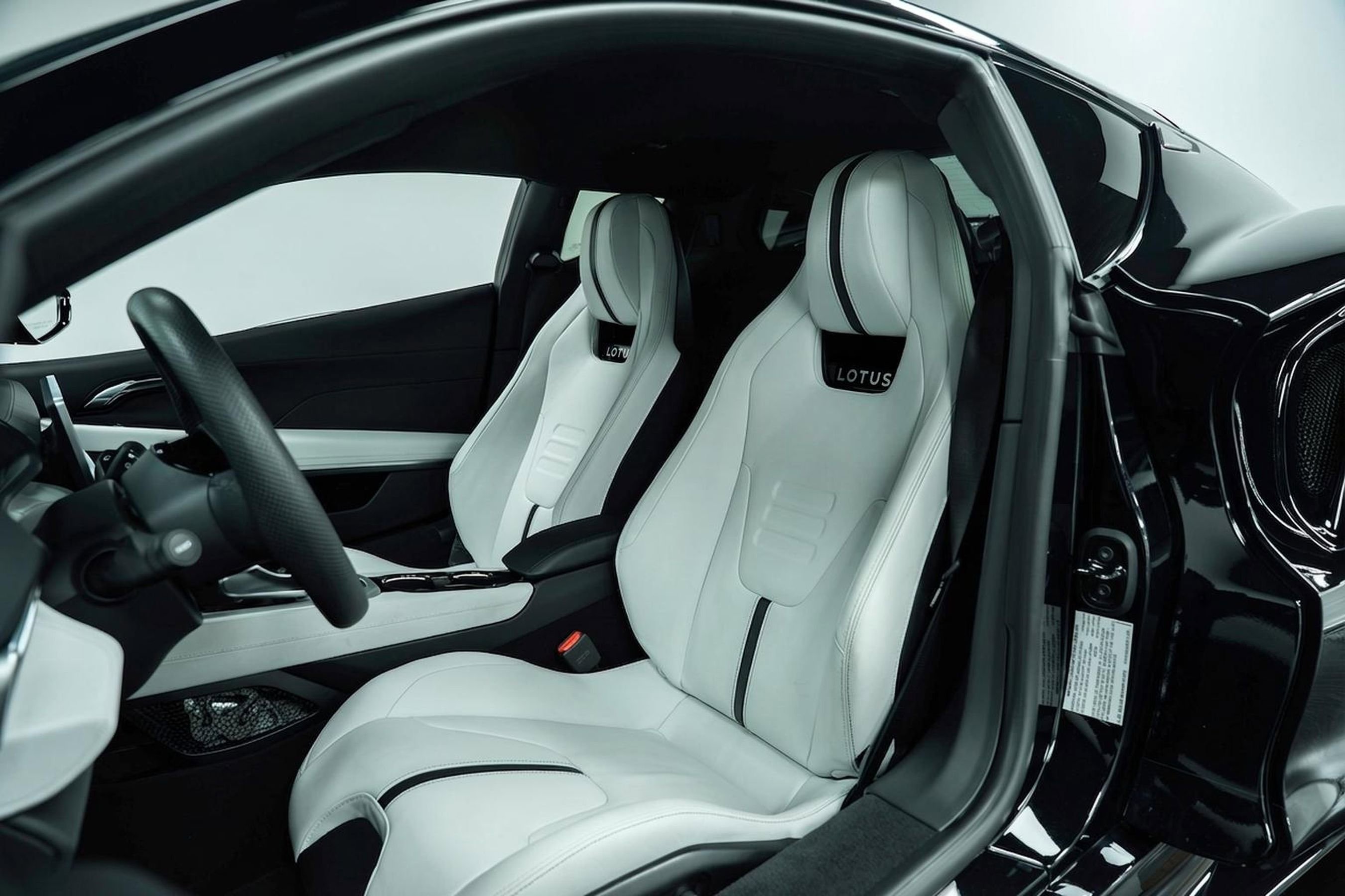 New 2025 Lotus Emira image 8