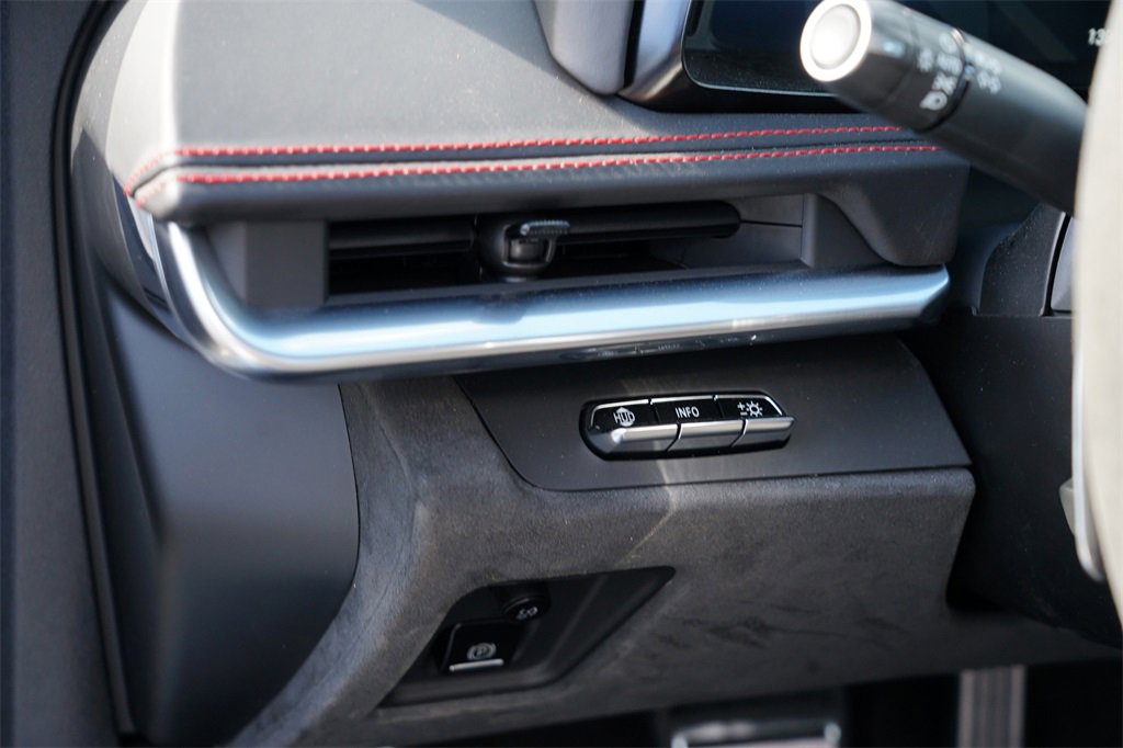 Used 2023 Chevrolet Corvette Stingray Premium Conv w/ Z51 Performance Package image 17