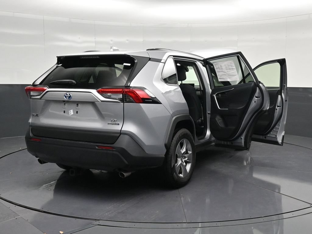 Used 2022 Toyota RAV4 LE AWD/4WD image 40