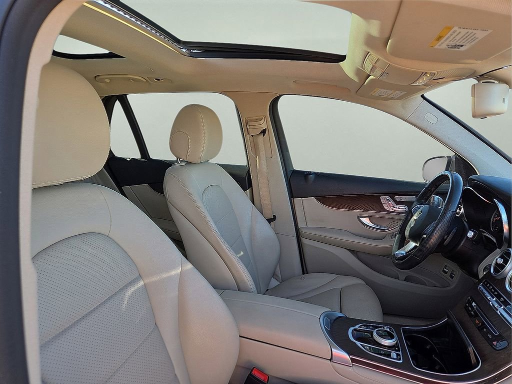 Used 2019 Mercedes-Benz GLC 350e 4MATIC image 16