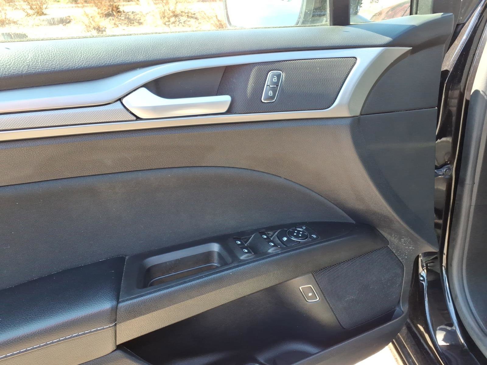 Used 2020 Ford Fusion SE image 16