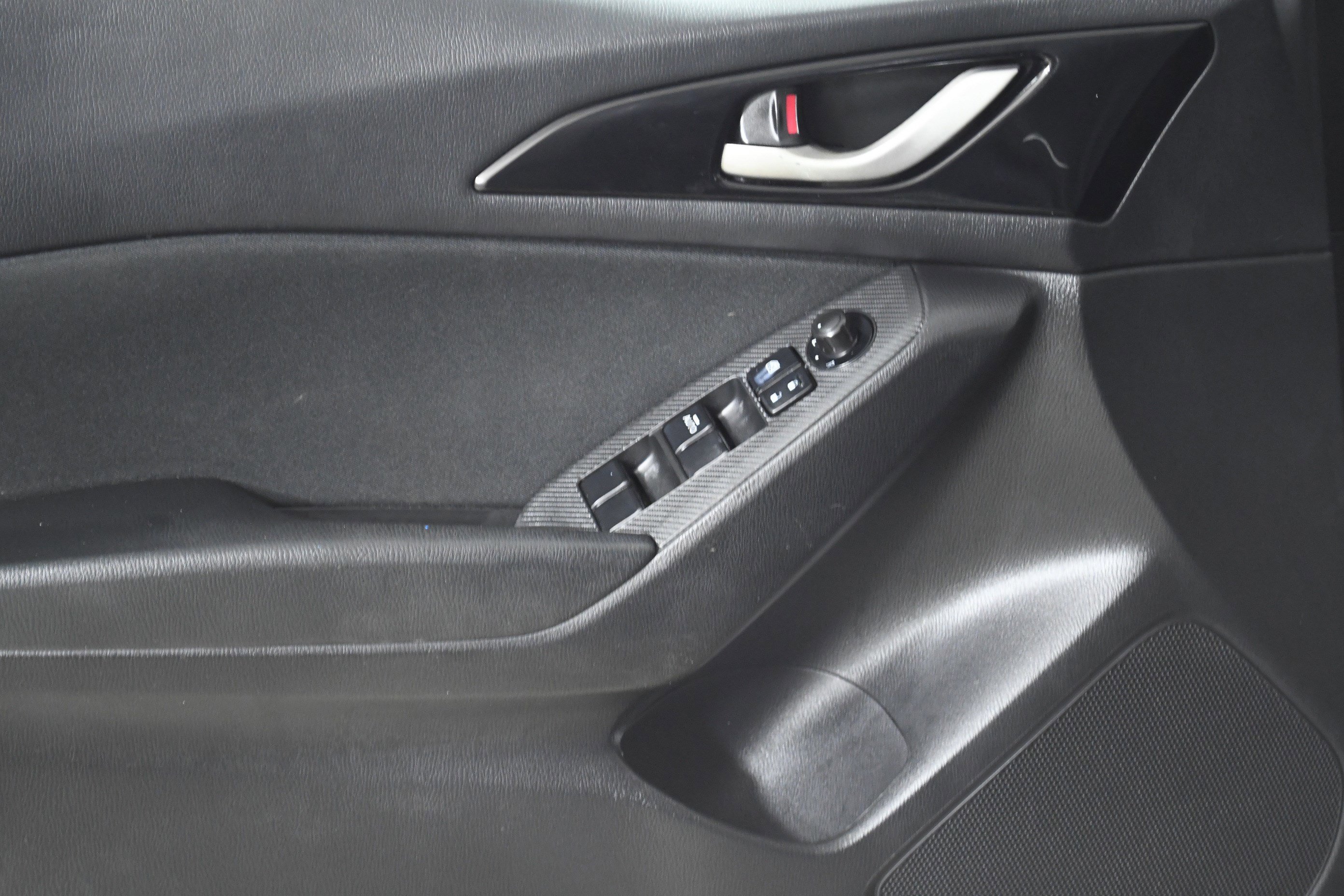 Used 2016 MAZDA MAZDA3 i Sport image 21