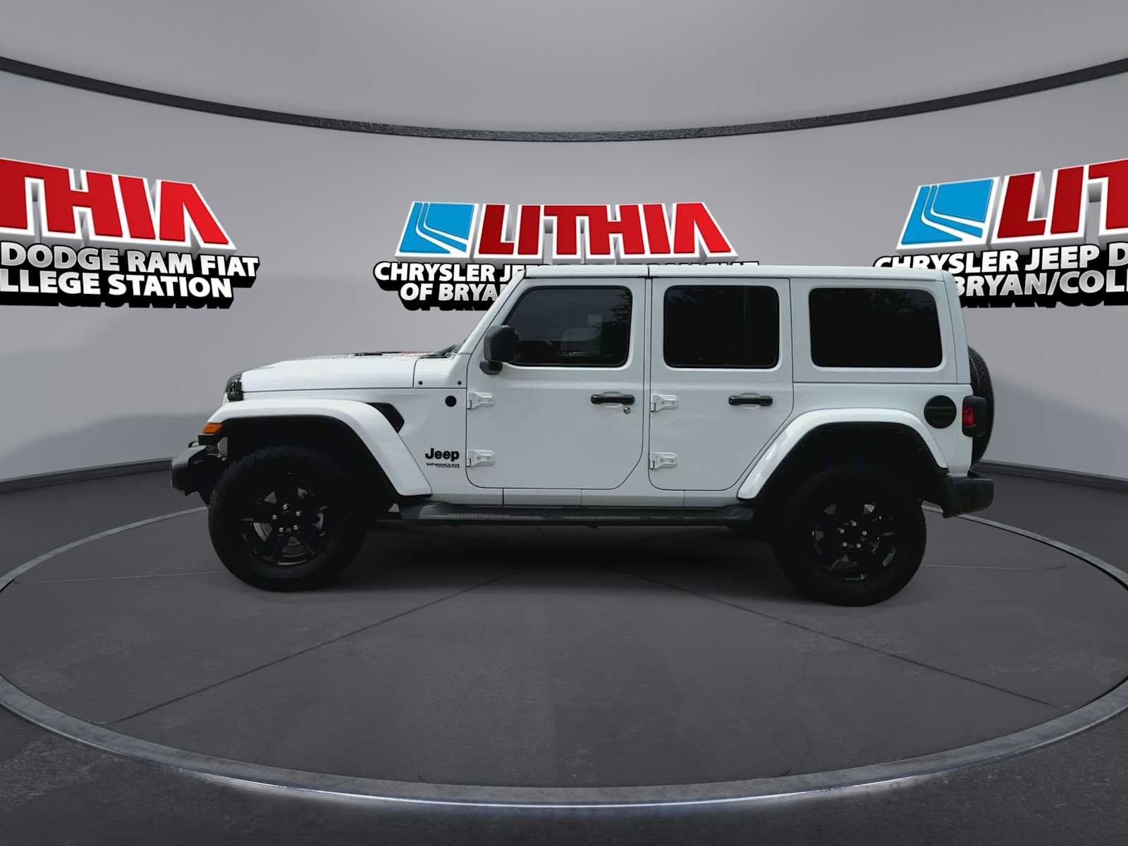 Used 2022 Jeep Wrangler Unlimited Sahara AWD/4WD image 5