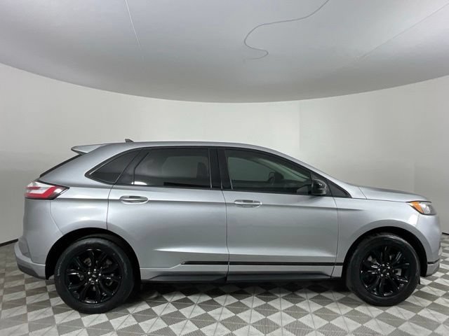 Used 2023 Ford Edge SE w/ Black Appearance Package AWD/4WD image 2