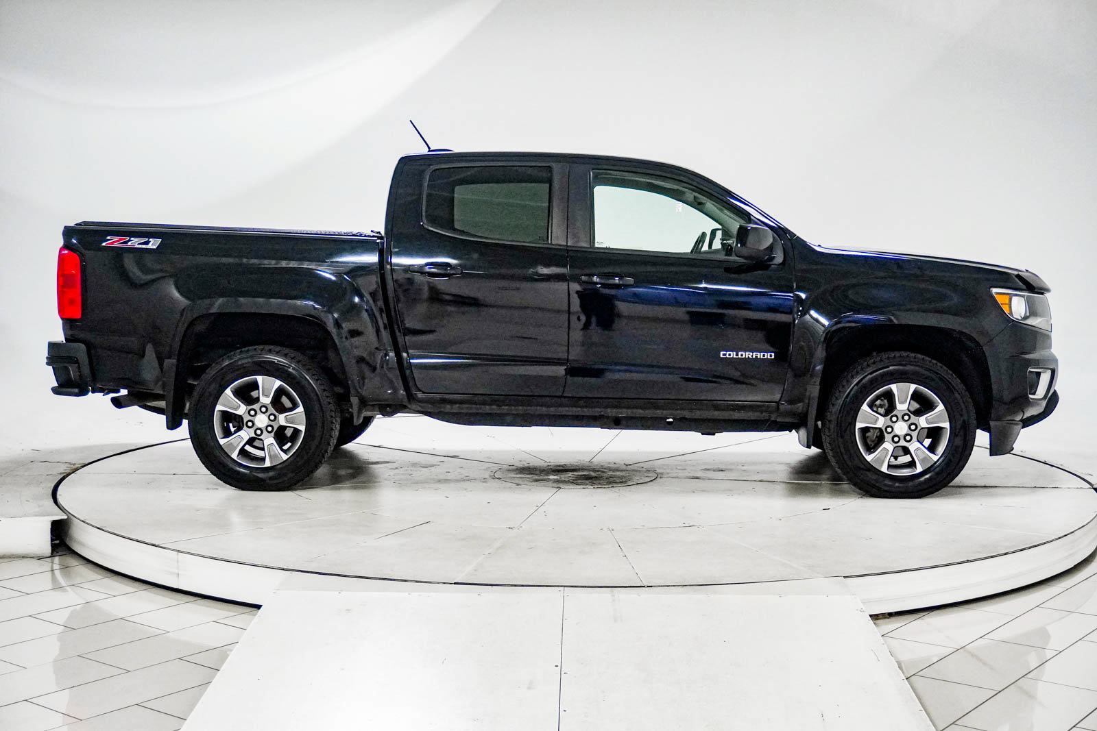 Used 2015 Chevrolet Colorado Z71 AWD/4WD image 10