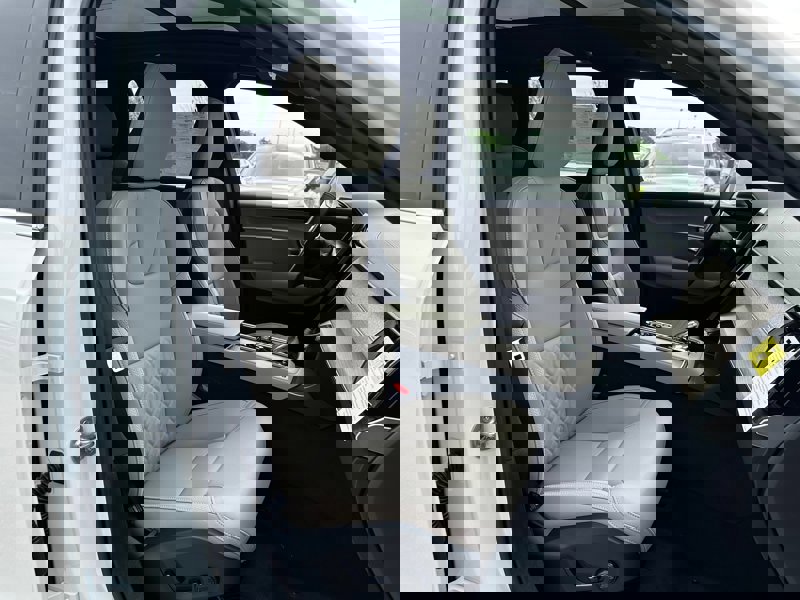 New 2025 Volvo XC90 T8 Plus w/ Protection Package Premier image 8