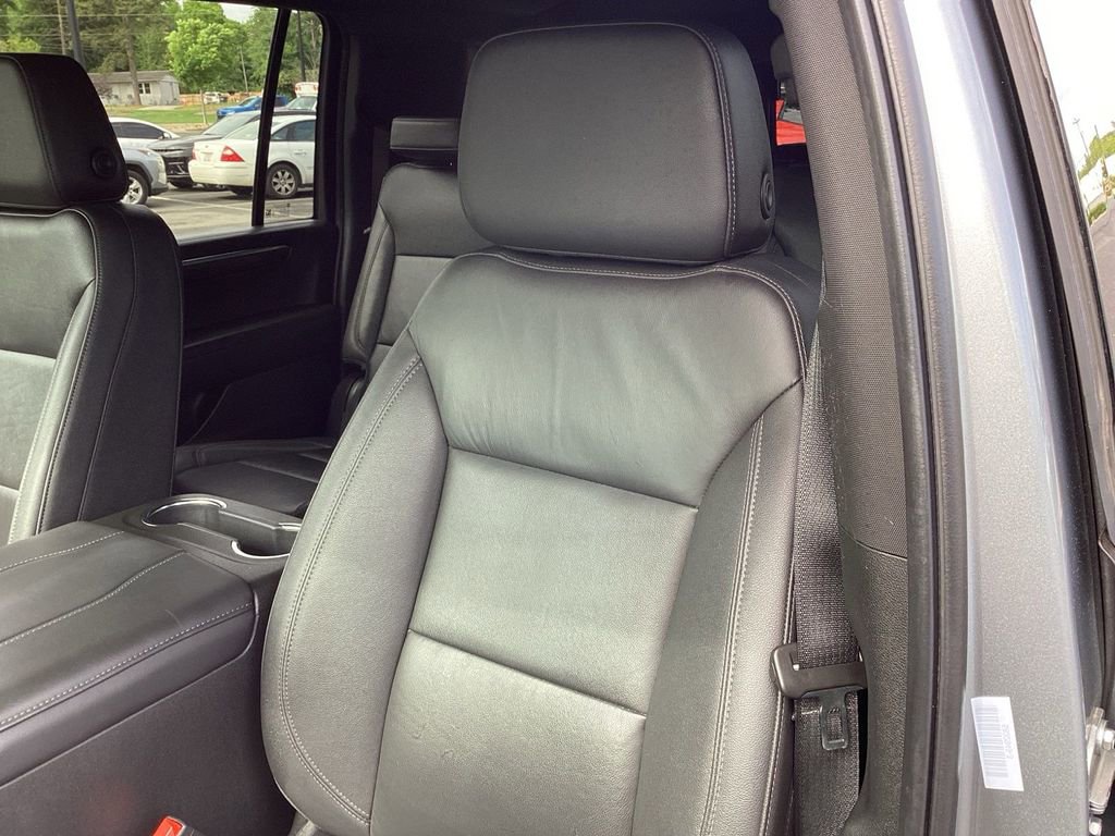 Used 2025 Chevrolet Suburban Z71 AWD/4WD image 13