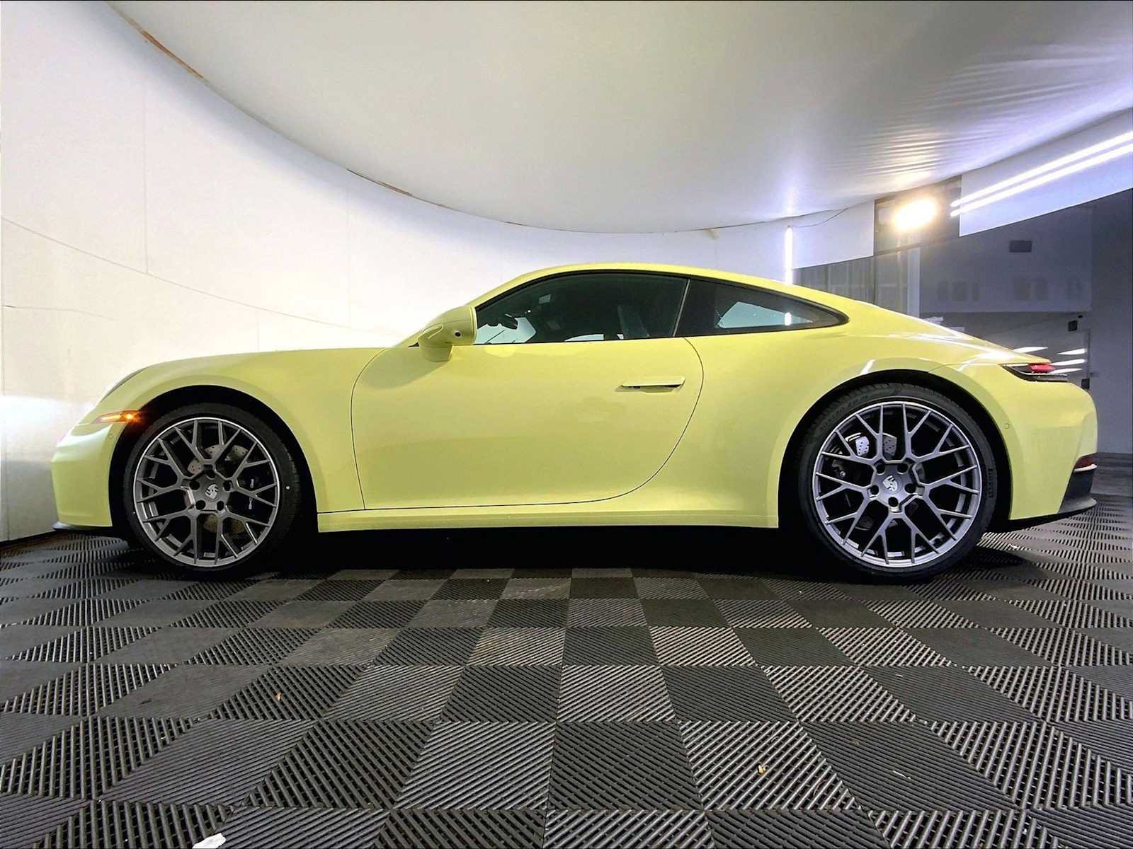 New 2026 Porsche 911 Carrera RWD video 2