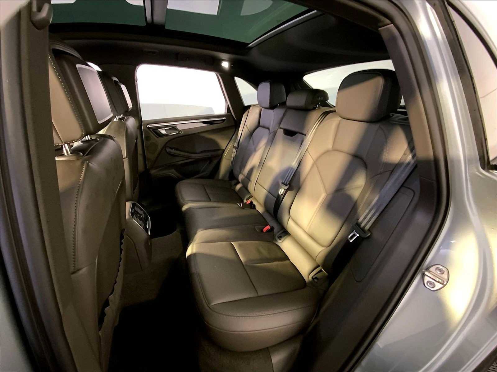 Certified 2023 Porsche Macan image 24