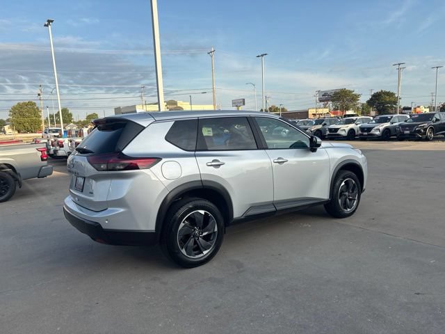 Used 2025 Nissan Rogue SV AWD/4WD image 3