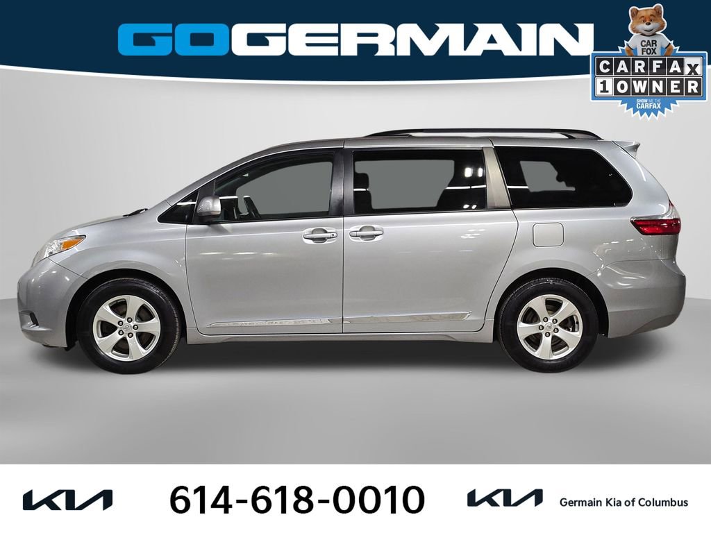 Used 2017 Toyota Sienna LE image 12